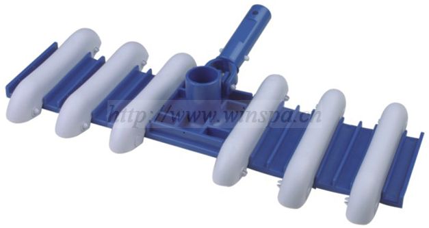 Heavy duty flexible vacuum head